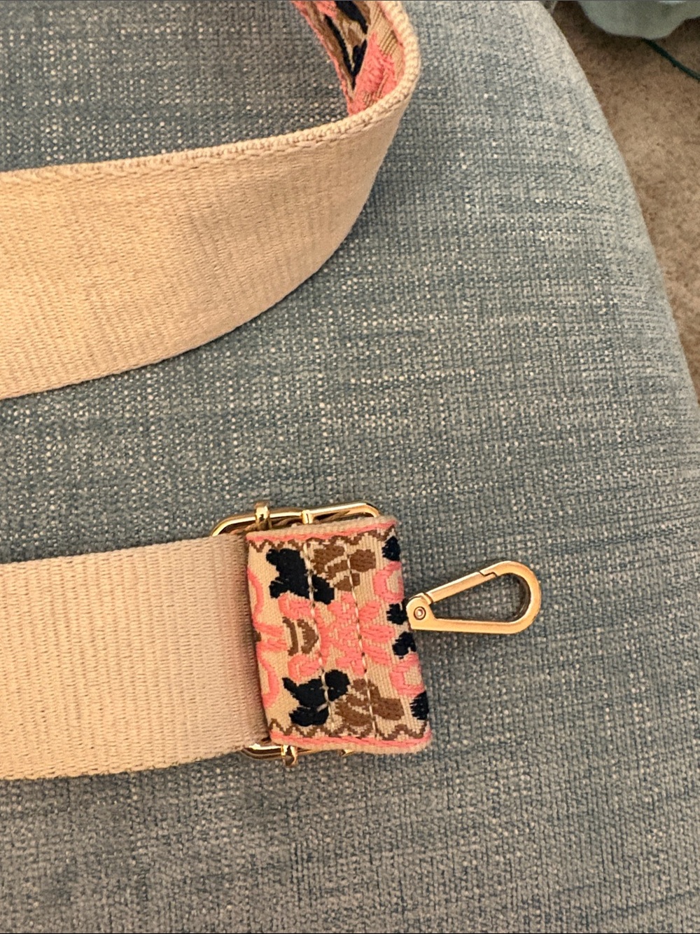 Adjustable Pink Floral-Patterned Crossbody Strap - Picture 5 of 8